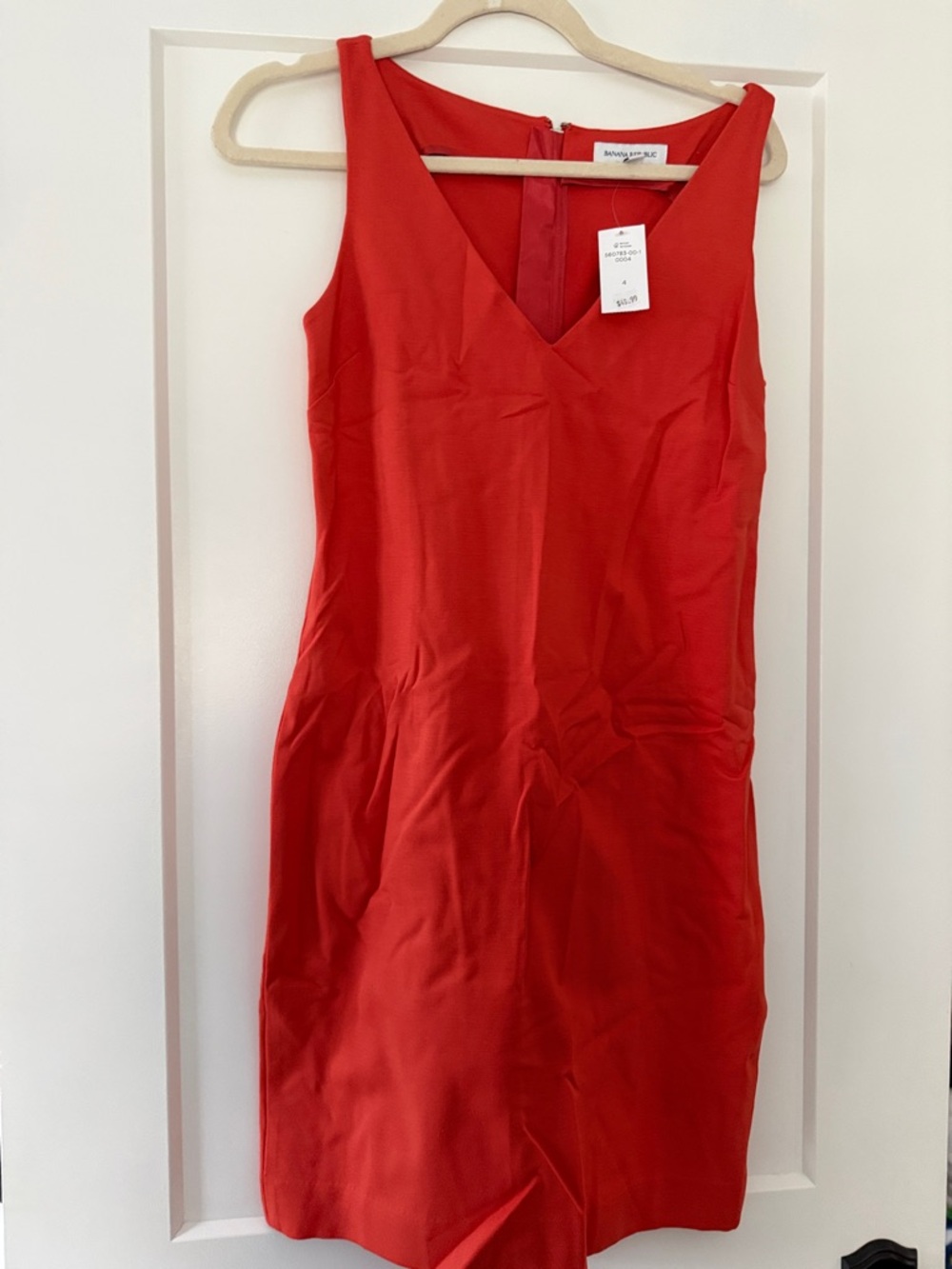 Banana Republic coral Sleeveless V-Neck  Dress. Sz 4 NWT
